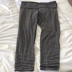 Lululemon stretch Capri leggings size 6